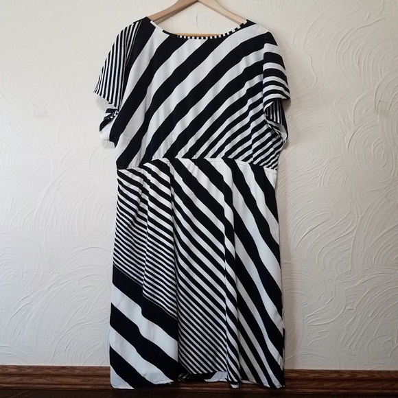 Plus size 18/20 Lane Bryant stripe dress NWT - Picture 3 of 8
